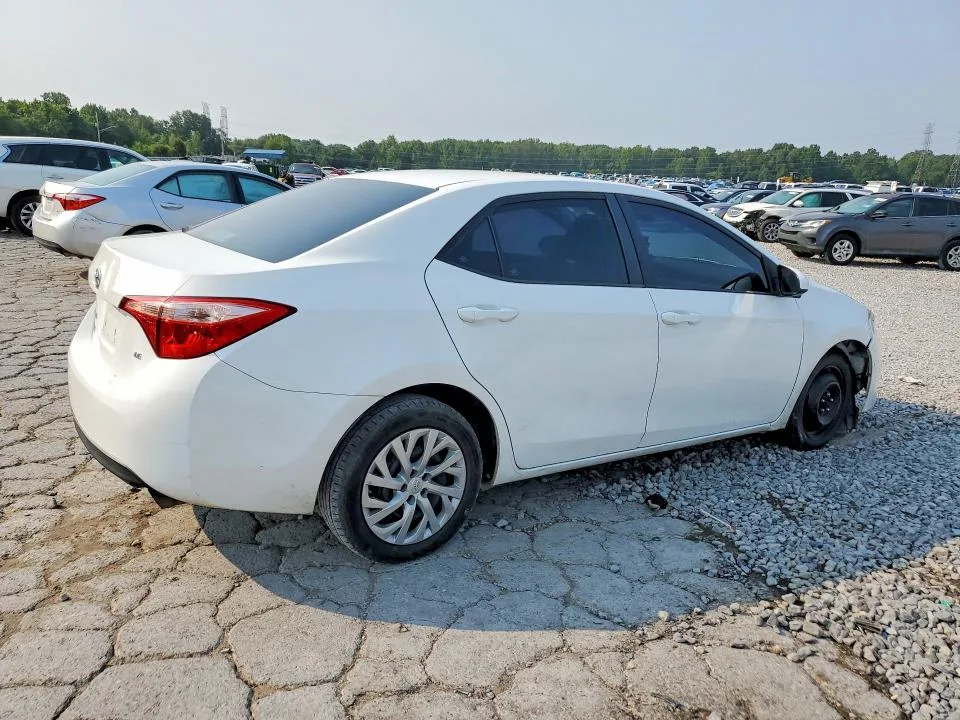 5YFBURHE4JP782893 — 2018 TOYOTA COROLLA photo 3