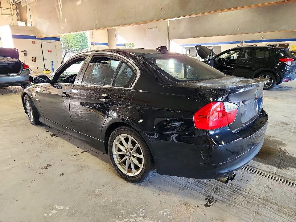 WBAVB335X6PS16086 — 2006 BMW 330 photo 2