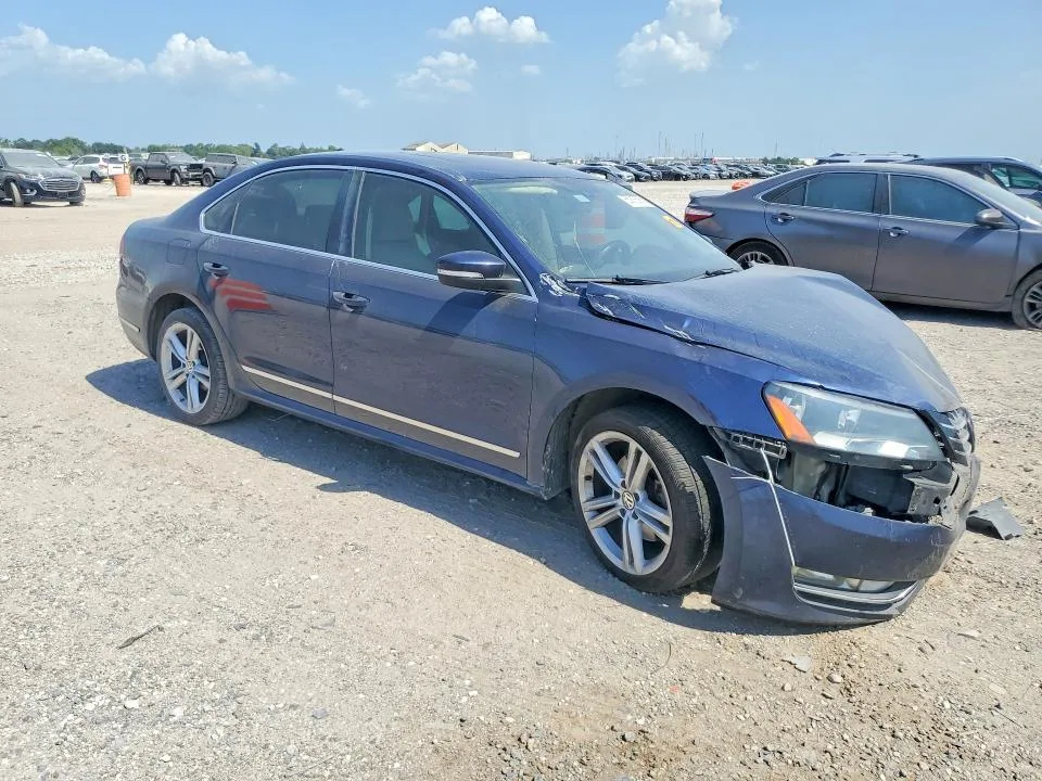 1VWCN7A38CC105630 — 2012 VOLKSWAGEN PASSAT photo 4