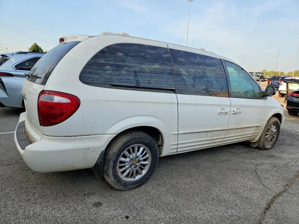 2C8GP64L42R711581 — 2002 CHRYSLER TOWN & COUNTRY photo 3