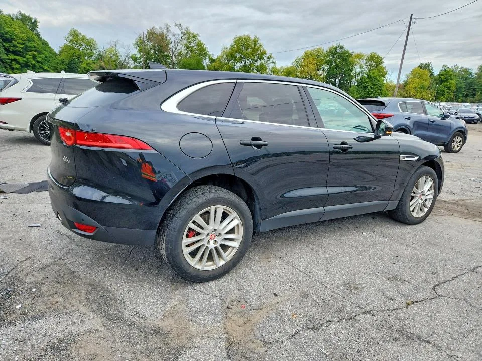 SADCK2GX5KA392688 — 2019 JAGUAR F-PACE photo 3