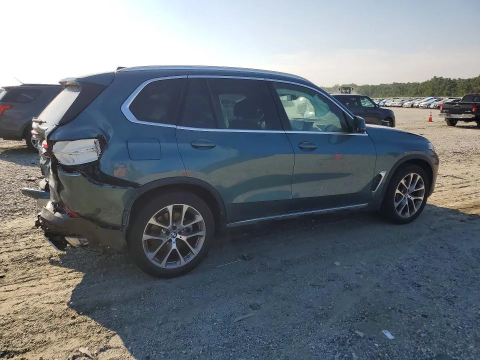 5UX23EU04R9U48921 — 2024 BMW X5 photo 3