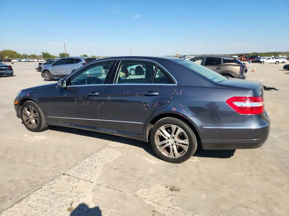 WDDHF5GB2AA084071 — 2010 MERCEDES-BENZ E photo 2