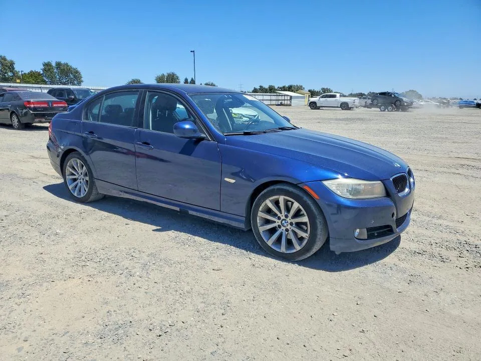 WBAPH5C57BA443798 — 2011 BMW 328 photo 4