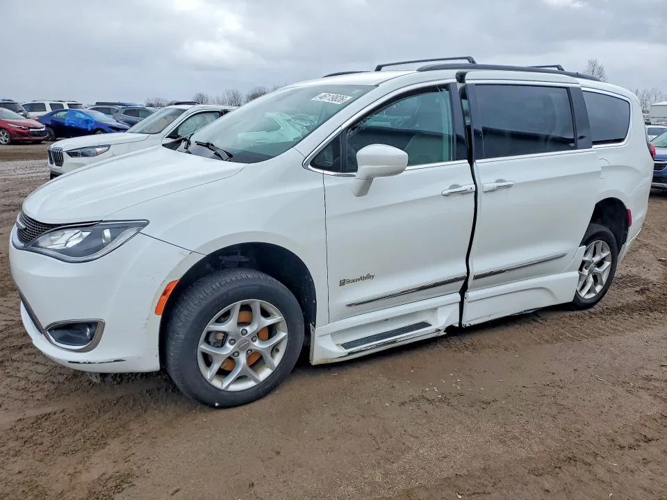 2C4RC1BG5HR668344 — 2017 CHRYSLER PACIFICA