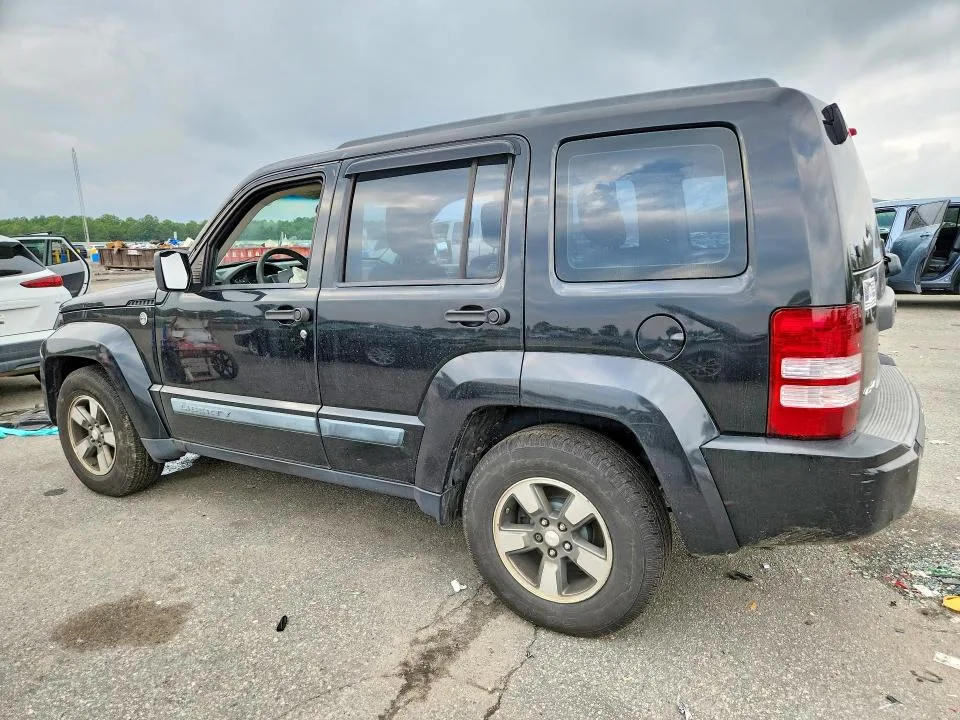 1J8GN28KX8W255712 — 2008 JEEP LIBERTY photo 2