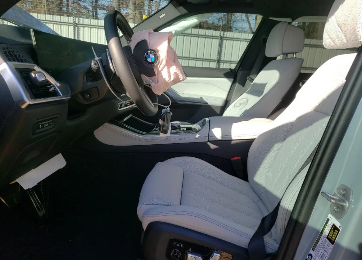 5UX33EU02S9W63434 — 2025 BMW X5 photo 6