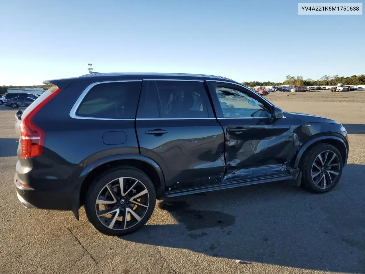 YV4A221K6M1750638 — 2021 Volvo XC90 photo 4