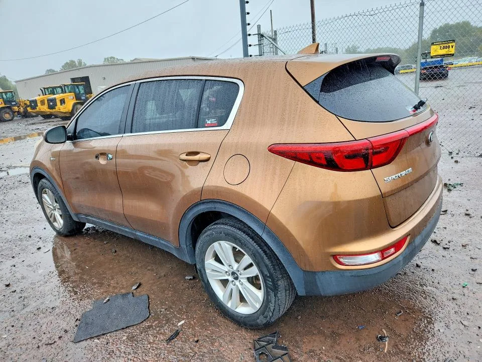 KNDPMCAC2J7385986 — 2018 KIA SPORTAGE photo 2