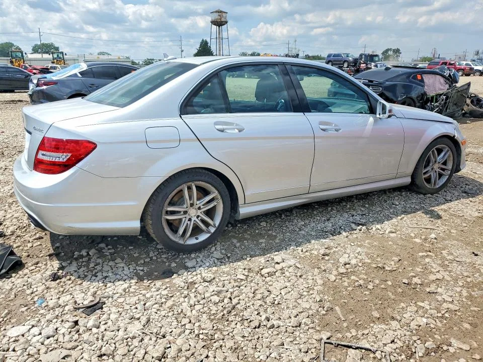 WDDGF8BB0CF912516 — 2012 MERCEDES-BENZ C photo 3