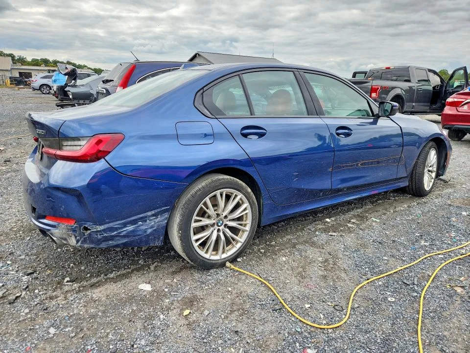 3MW89FF05P8D54774 — 2023 BMW 330XI photo 3