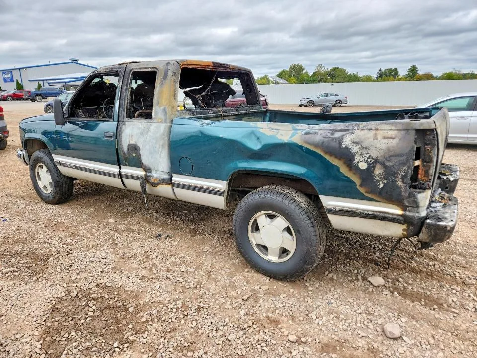 1GCEK19R0VE269262 — 1997 CHEVROLET GMT-400 photo 2