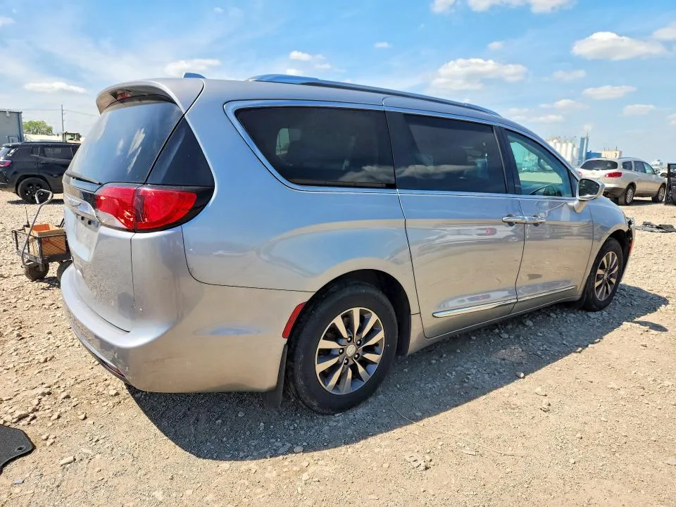 2C4RC1EG4KR594336 — 2019 CHRYSLER PACIFICA photo 3