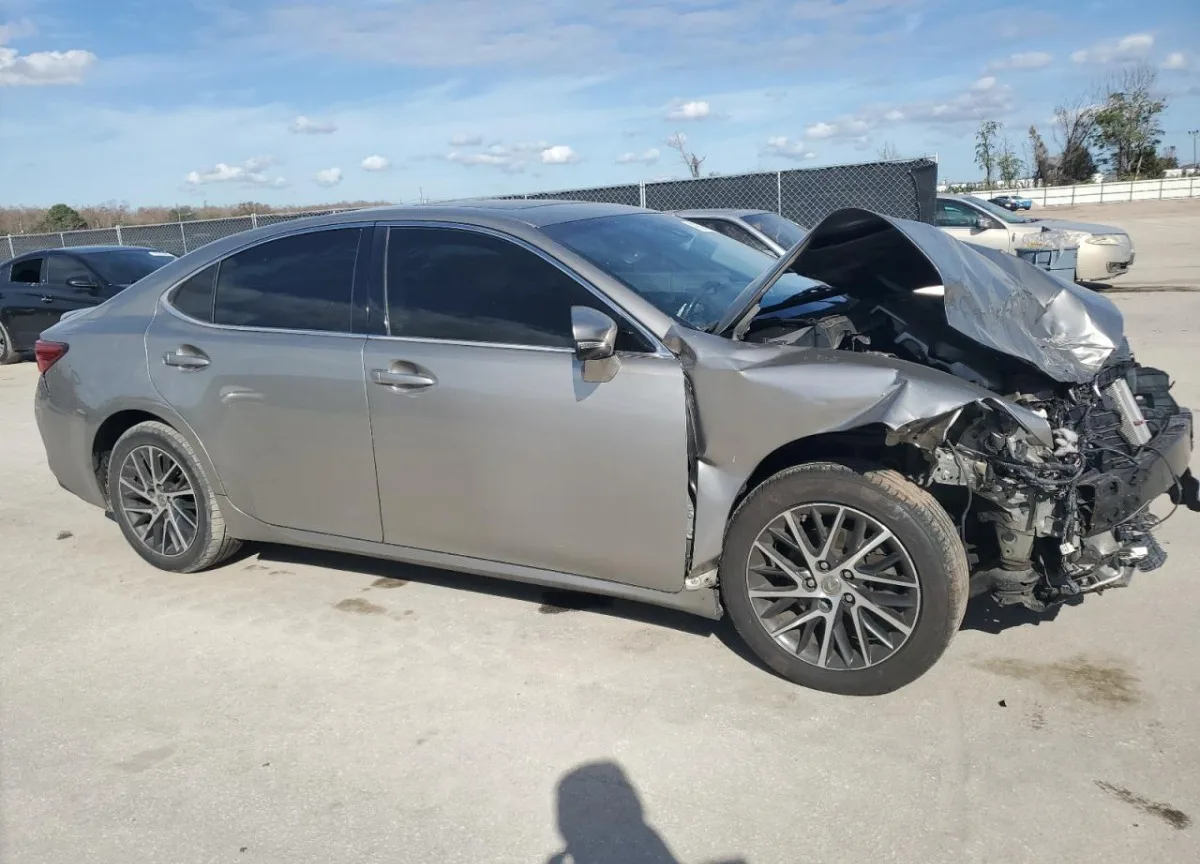 58ABK1GG7HU065108 — 2017 LEXUS ES photo 3