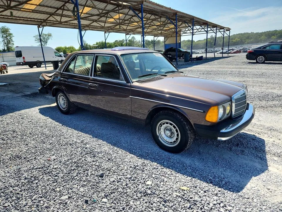 WDBAB33CXFA272238 — 1985 MERCEDES-BENZ 300 photo 4