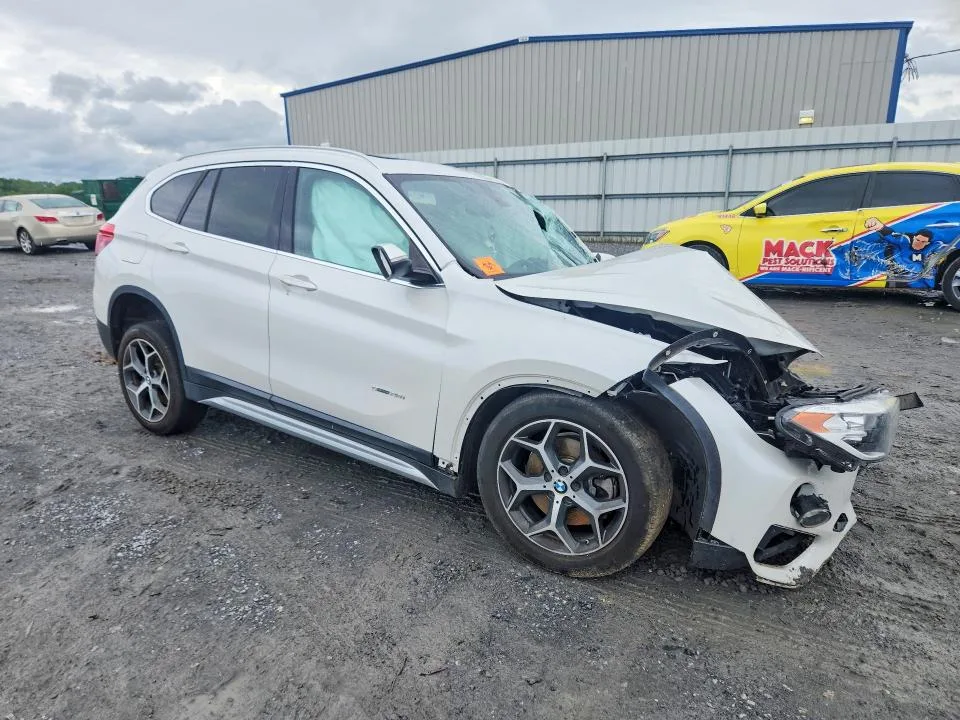 WBXHU7C38J5H41416 — 2018 BMW X1 photo 4