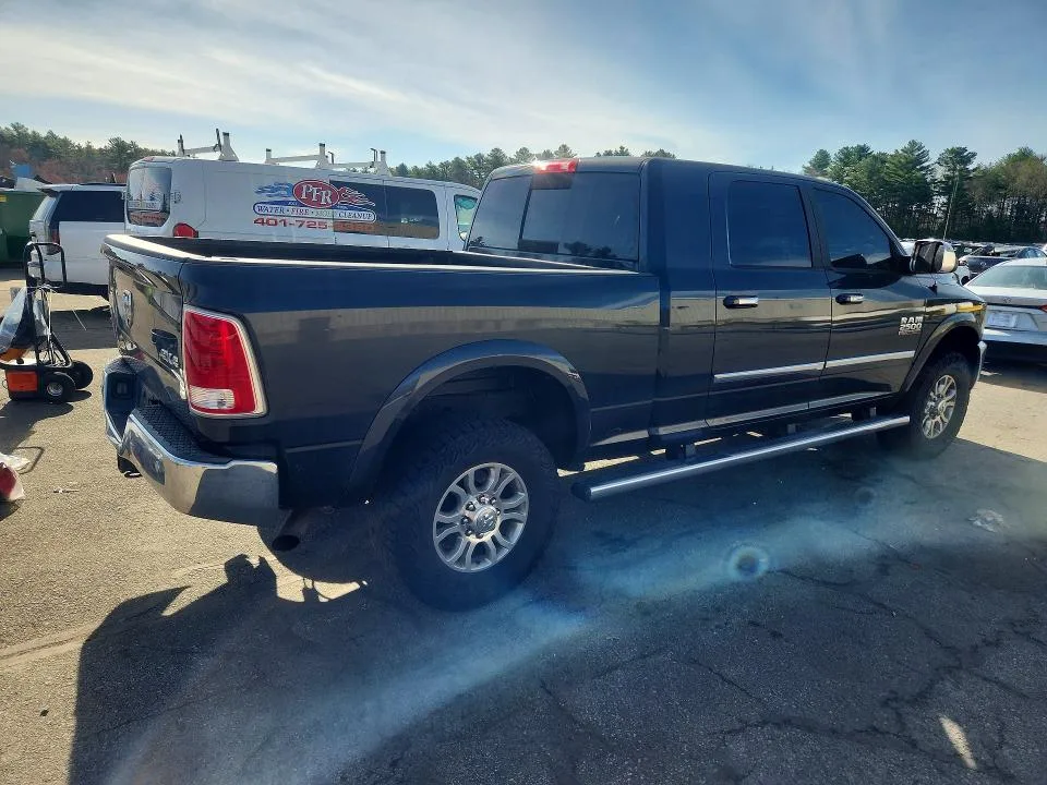 3C6UR5NJ1JG224405 — 2018 RAM 2500 photo 3