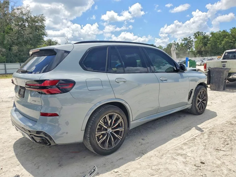 5UX13EU08R9S43985 — 2024 BMW X5 photo 3
