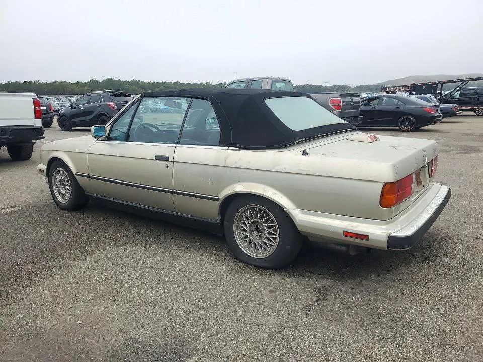 WBABB1301J8273579 — 1988 BMW 325 photo 2