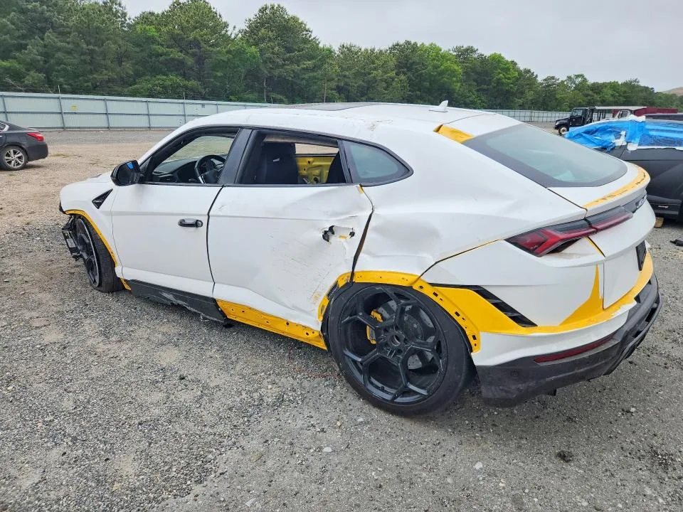 ZPBUC3ZL4RLA35636 — 2024 LAMBORGHINI URUS photo 2