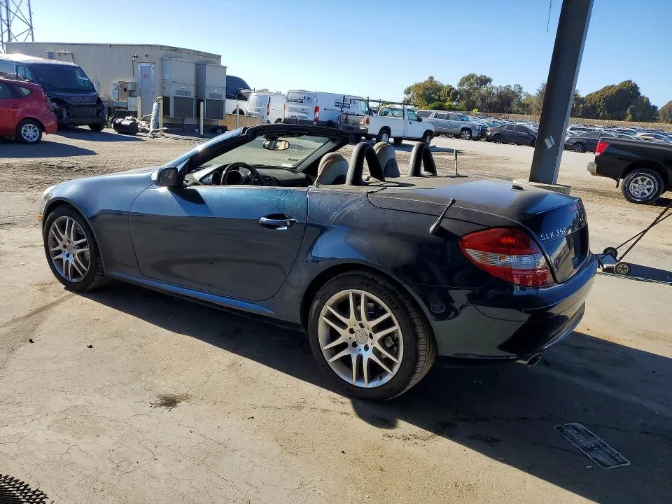 WDBWK56F57F167375 — 2007 MERCEDES-BENZ SLK photo 2