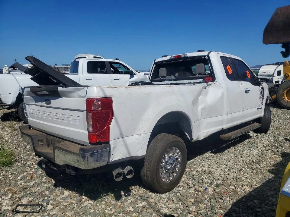 1FT8X3BTXNEE19491 — 2022 FORD F350 photo 3