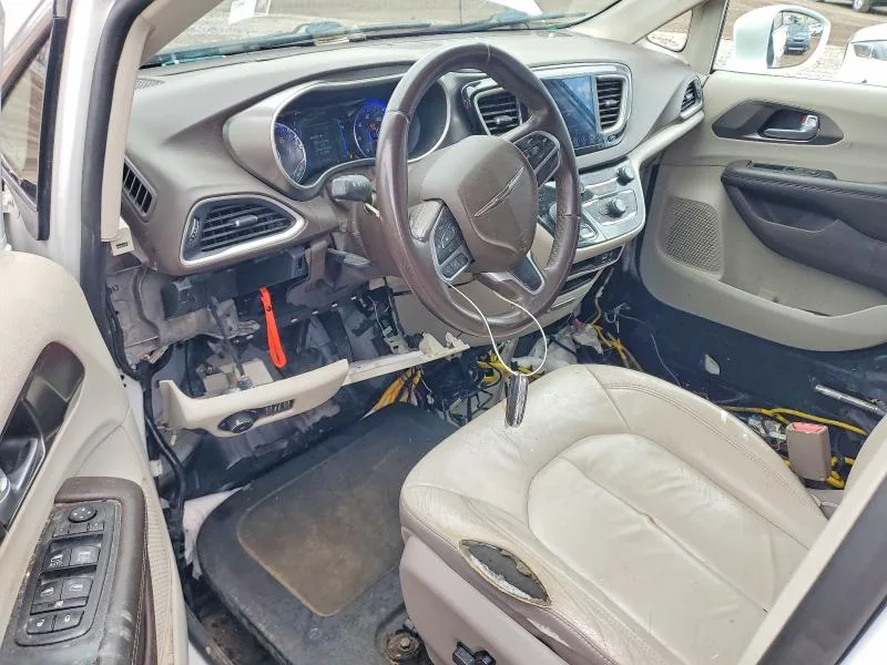 2C4RC1BG5HR668344 — 2017 CHRYSLER PACIFICA photo 8