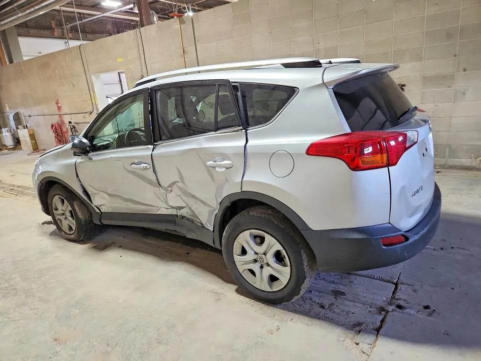 JTMBFREV4FJ046188 — 2015 TOYOTA RAV4 photo 2