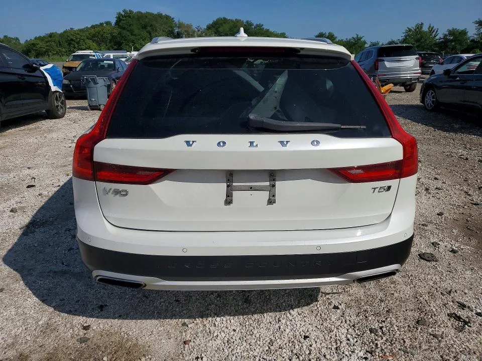 YV4102NKXJ1016497 — 2018 VOLVO V90 CROSS COUNTRY photo 6