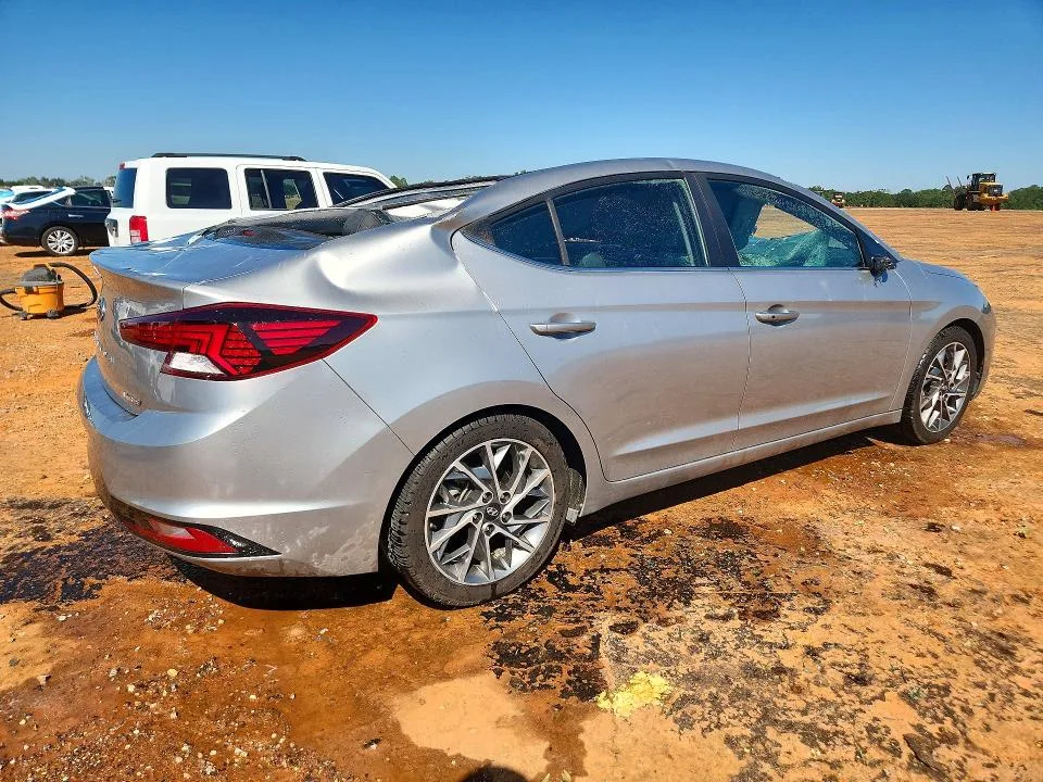 5NPD84LF3LH565156 — 2020 HYUNDAI ELANTRA photo 3