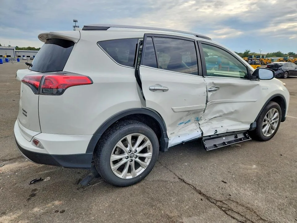 JTMDJREV8HD132631 — 2017 TOYOTA RAV4 HV photo 3