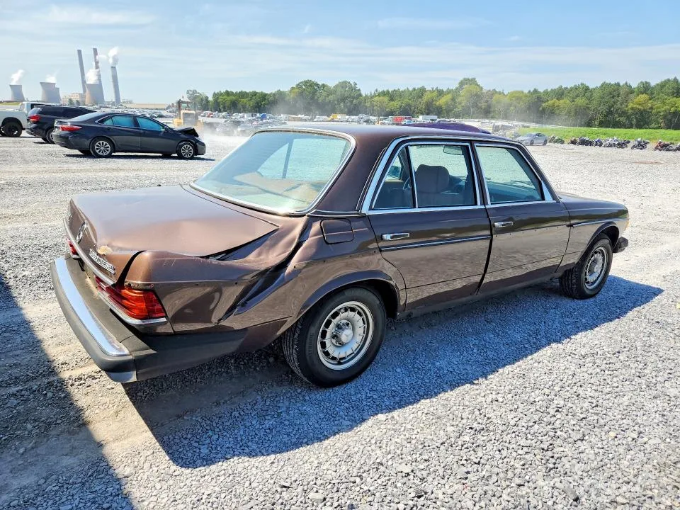 WDBAB33CXFA272238 — 1985 MERCEDES-BENZ 300 photo 3