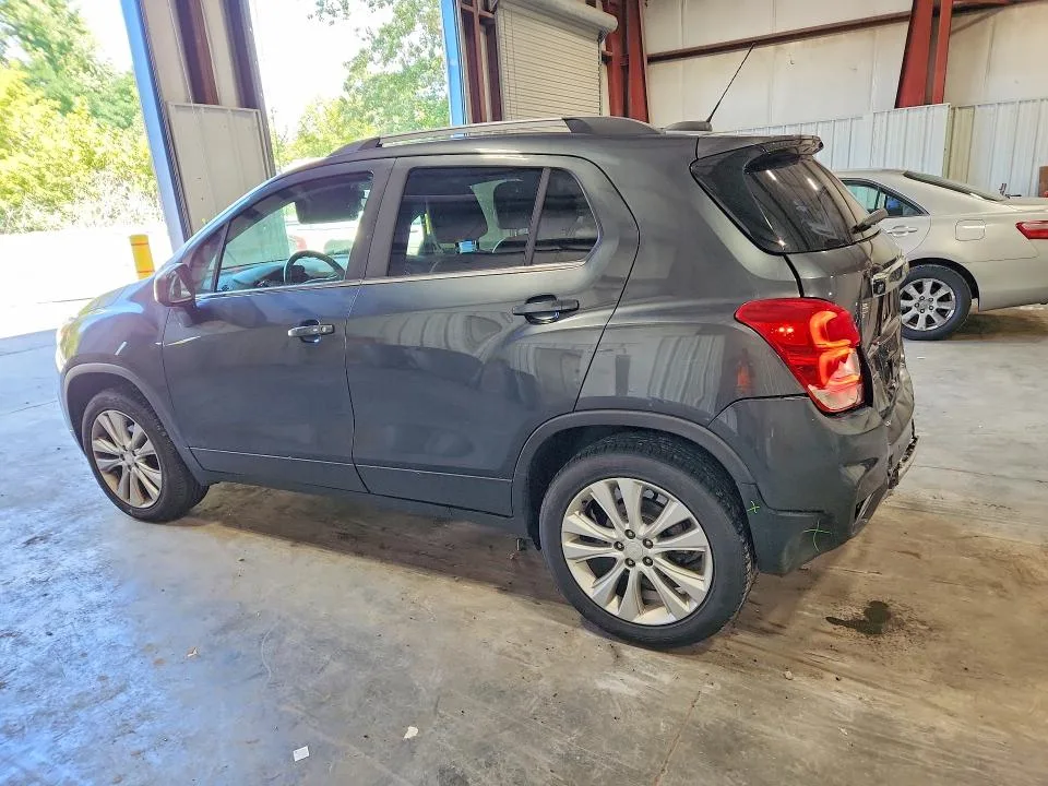 3GNCJRSB2LL111466 — 2020 CHEVROLET TRAX photo 2