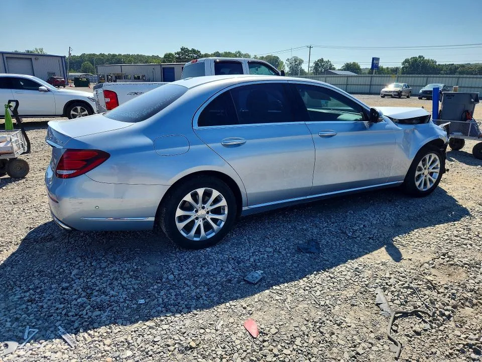WDDZF4KBXHA068085 — 2017 MERCEDES-BENZ E photo 3