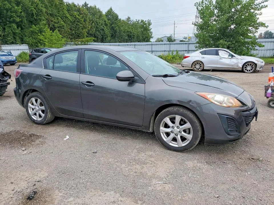 JM1BL1UF2B1369198 — 2011 MAZDA 3 photo 4