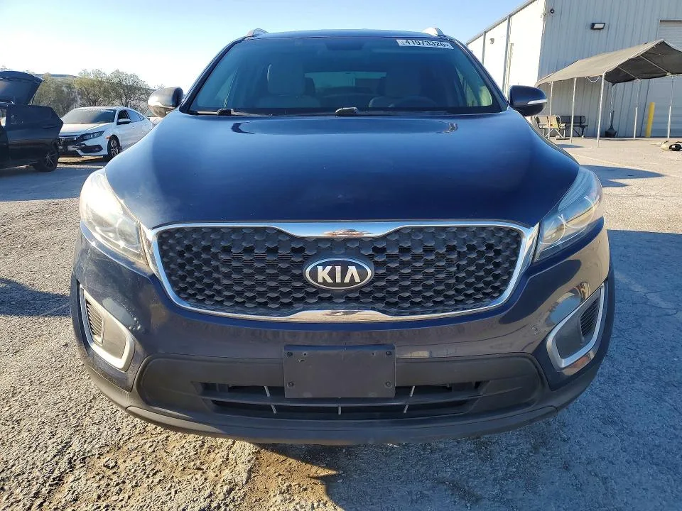 5XYPGDA54HG319841 — 2017 KIA SORENTO photo 5