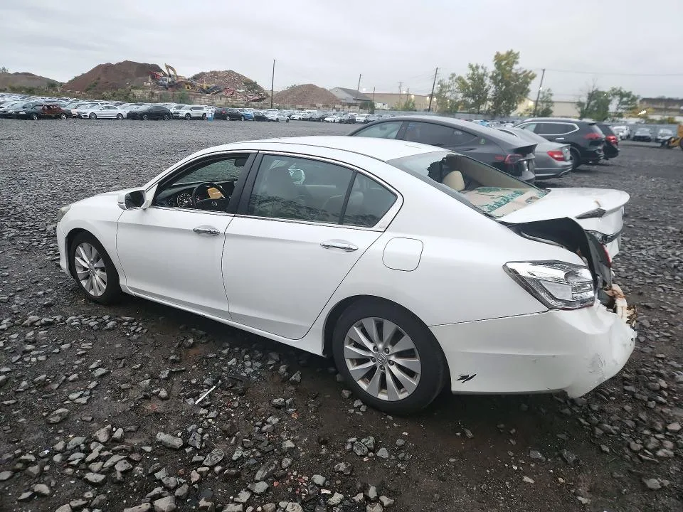 1HGCR2F86FA183498 — 2015 HONDA ACCORD photo 2