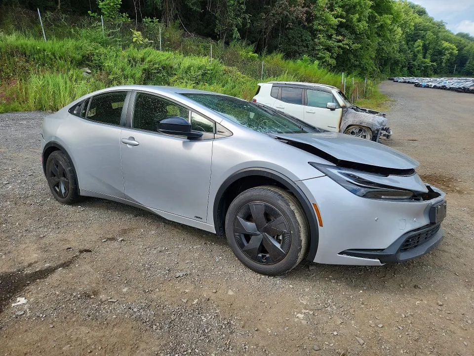 JTDADABU3R3020639 — 2024 TOYOTA PRIUS photo 4