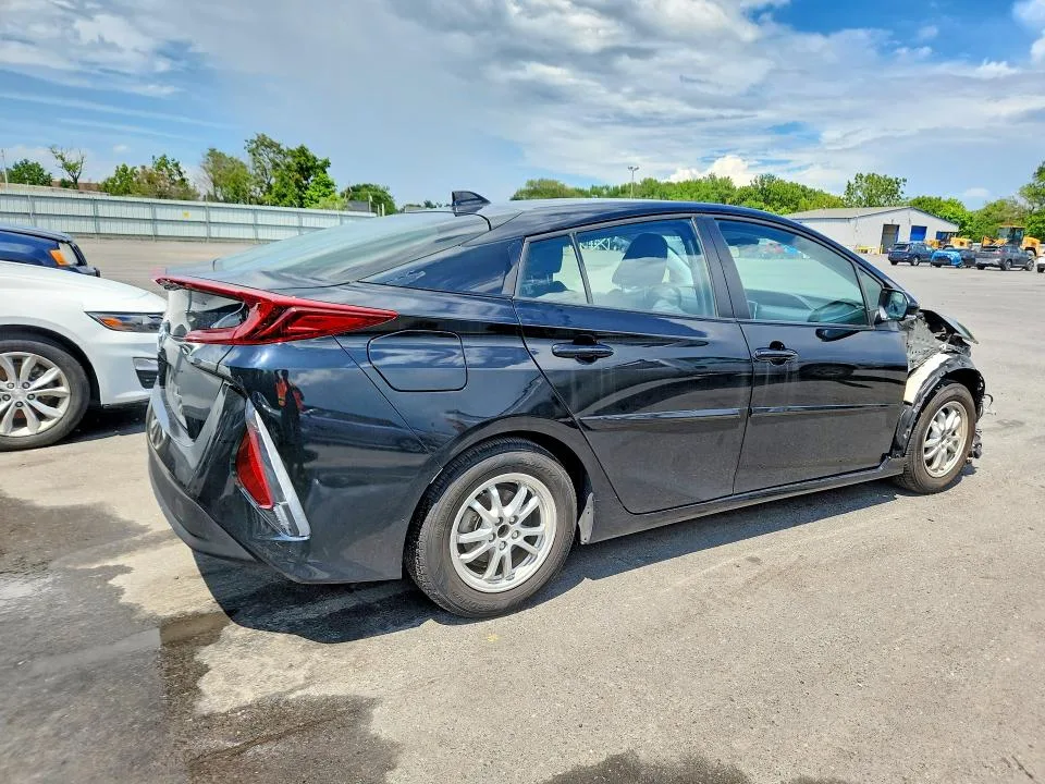 JTDKAMFPXM3182697 — 2021 TOYOTA PRIUS PRIME photo 3