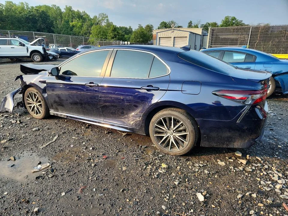4T1G11AK2NU052601 — 2022 TOYOTA CAMRY photo 2
