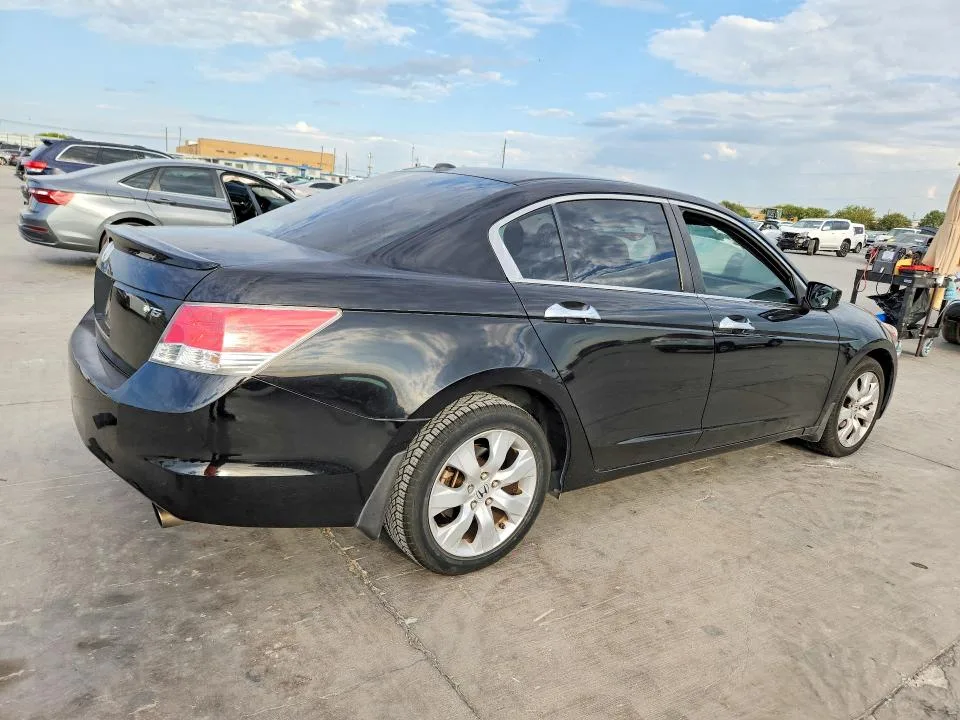 1HGCP3F82AA010467 — 2010 HONDA ACCORD photo 3