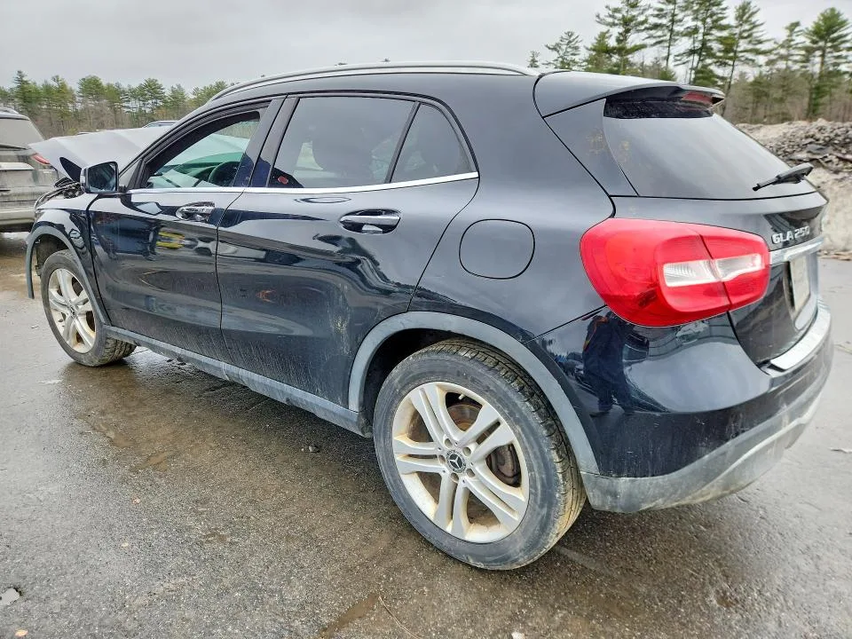WDCTG4GB0JJ406809 — 2018 MERCEDES-BENZ GLA photo 2