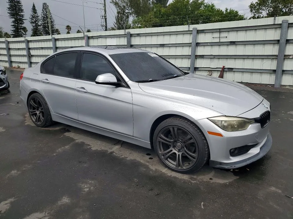 WBA3B1G55FNT63997 — 2015 BMW 320 photo 4
