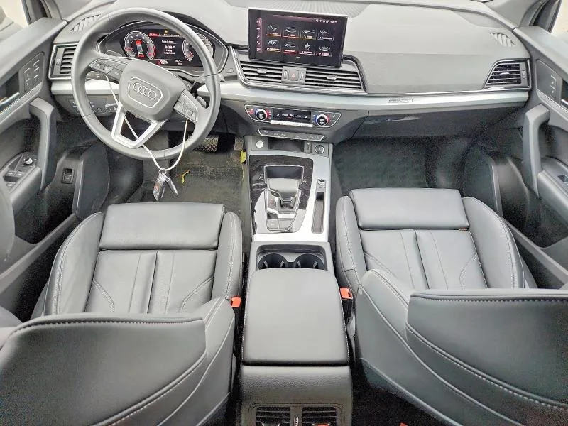 WA1GAAFY7S2052466 — 2025 AUDI Q5 photo 8