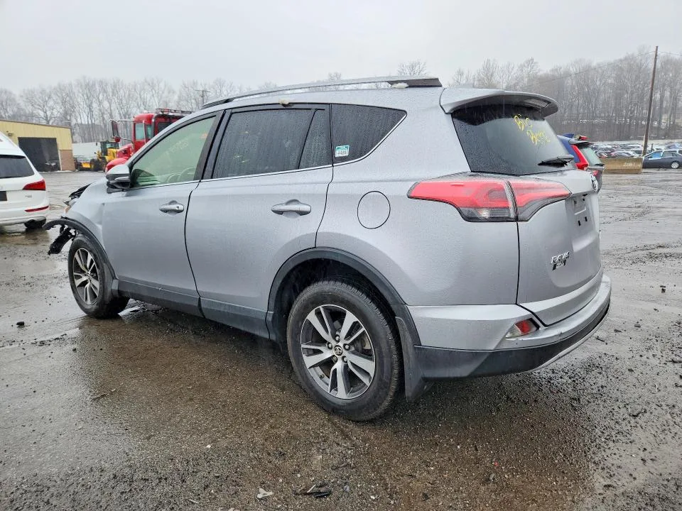 JTMRFREV2JD247917 — 2018 TOYOTA RAV4 photo 2