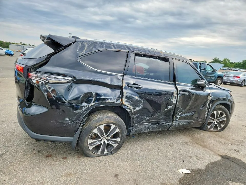 5TDGZRBH3LS037749 — 2020 TOYOTA HIGHLANDER photo 3