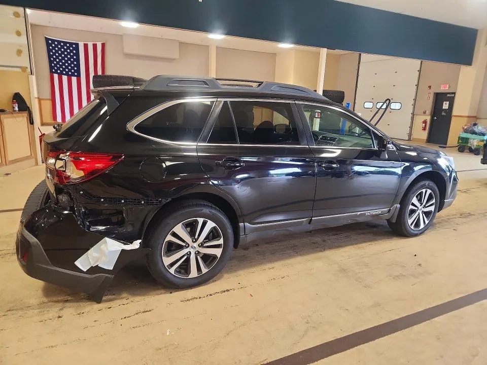 4S4BSAKC5J3295334 — 2018 SUBARU OUTBACK photo 3