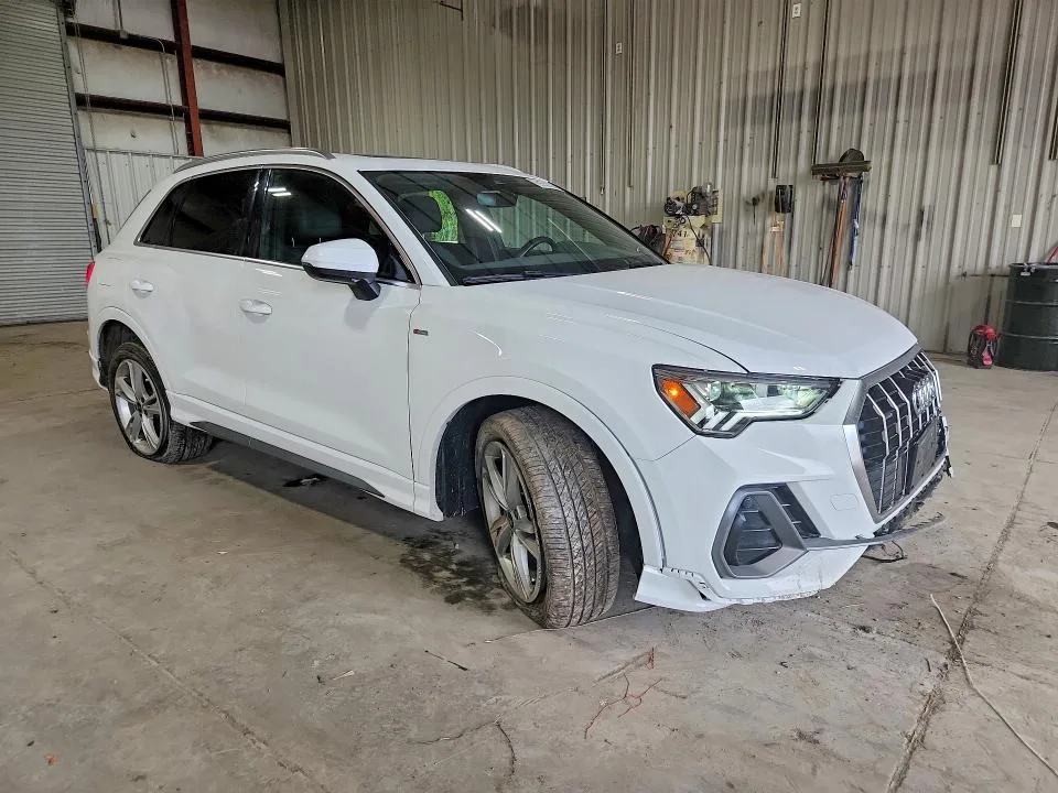 WA1EECF38M1152340 — 2021 AUDI Q3 photo 4