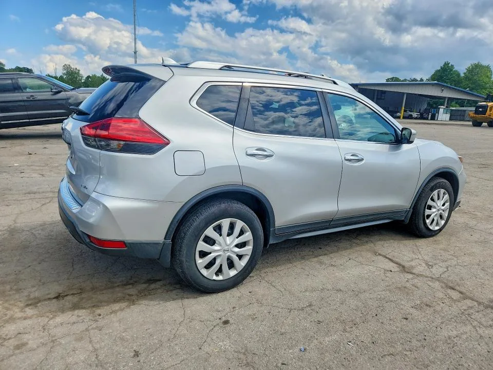 KNMAT2MV2HP513220 — 2017 NISSAN ROGUE photo 3