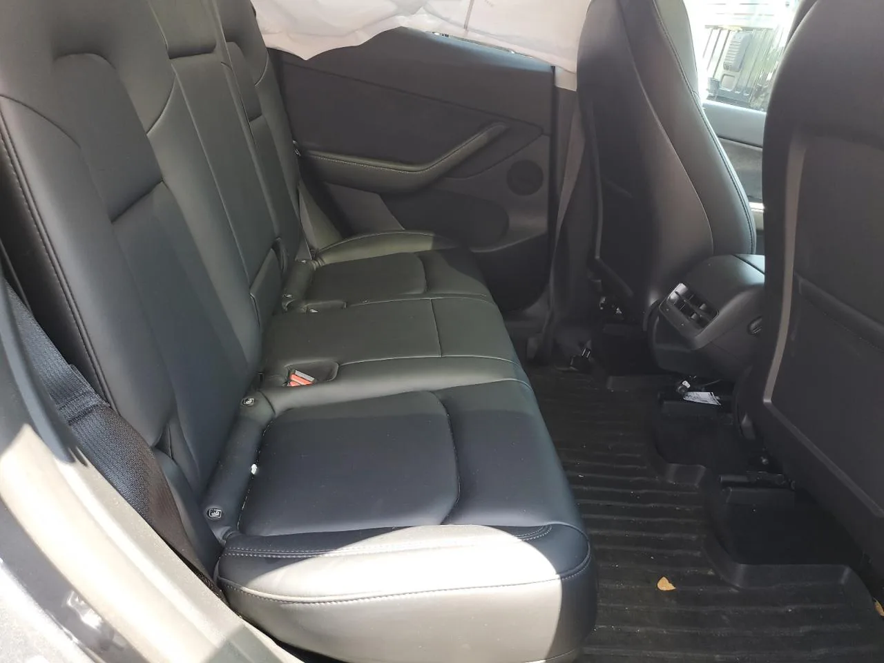 5YJYGDEE2MF242130 — 2021 TESLA Model Y photo 2